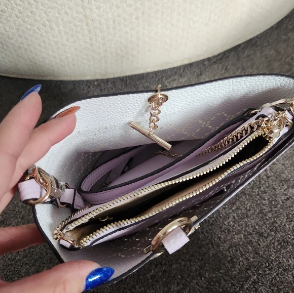 Guess Purse - Picture 2 of 2